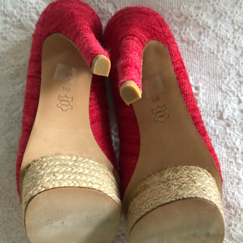 Red platform heels - Picture 3 of 3